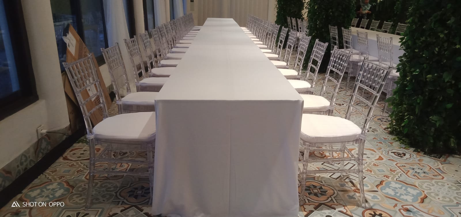 kursi tiffany akrilik